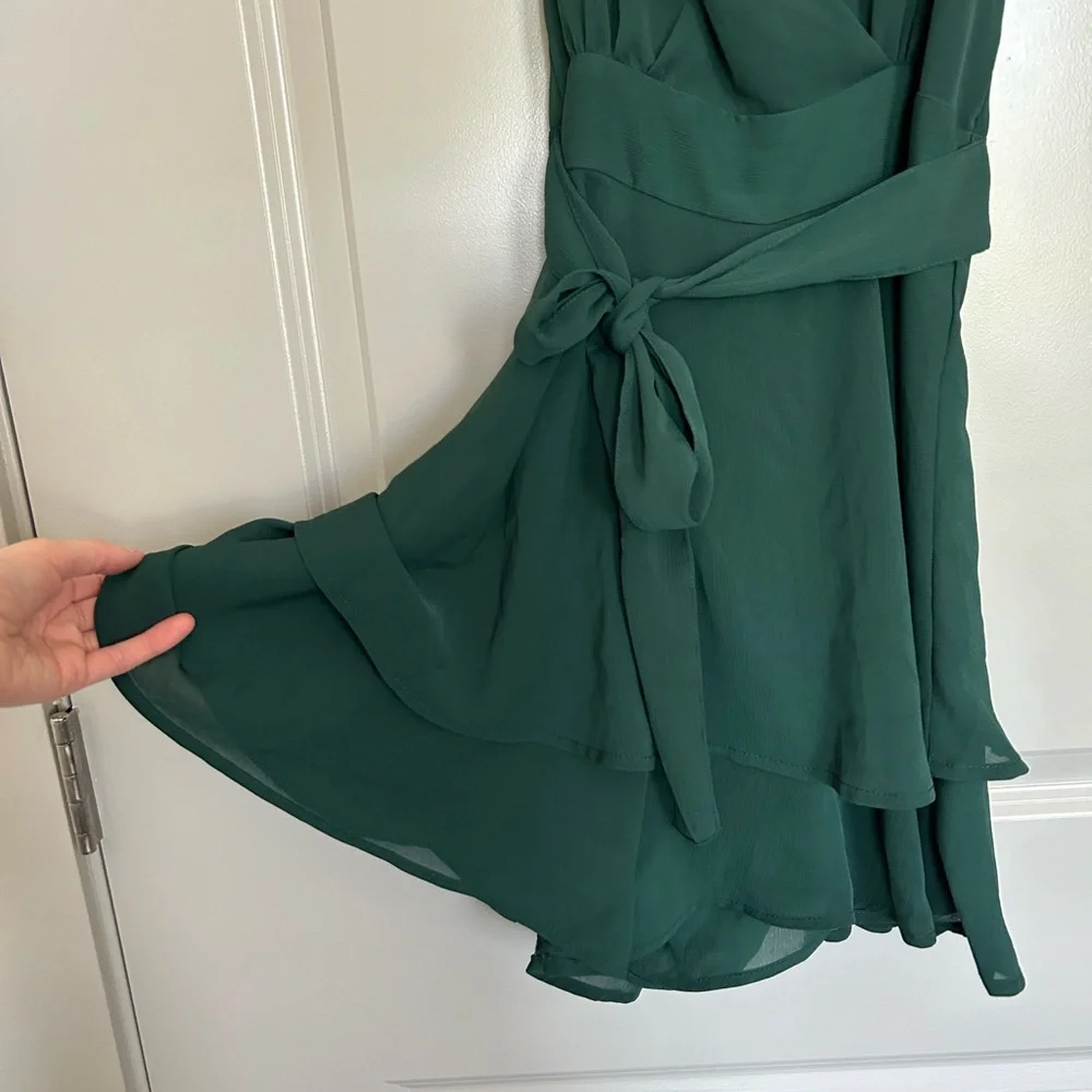 Green Sleeveless Romper - Picture 3 of 4